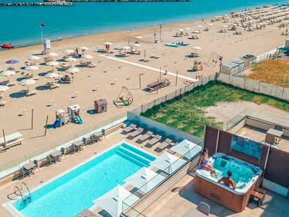 Wellnessurlaub - Umgebungsschwerpunkt: Meer - Italien - You & Me Beach Hotel