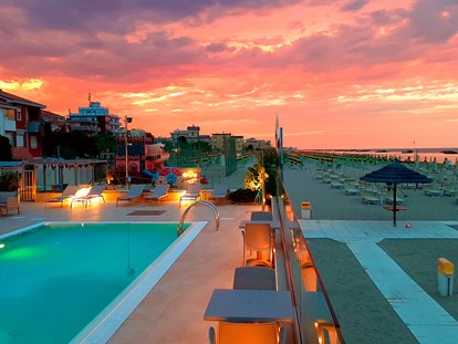 Wellnessurlaub - Umgebungsschwerpunkt: Strand - Rimini - You & Me Beach Hotel