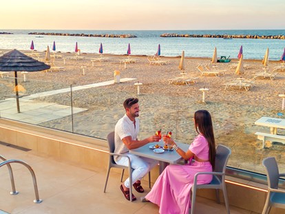 Wellnessurlaub - Langschläferfrühstück - Rimini - You & Me Beach Hotel