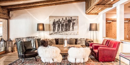 Wellnessurlaub - Honigmassage - Saalbach - Lobbybereich des Design Hotels - Hotel Kitzhof Mountain Design Resort