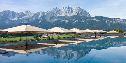 Wellnessurlaub - Hotel-Schwerpunkt: Wellness & Familie - Zell am Ziller - Infinity Pool mit Sonnenterrasse - Hotel Penzinghof