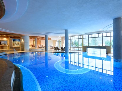 Wellnessurlaub - Pools: Infinity Pool - Tiroler Oberland - Innenpool - Hotel Post Lermoos