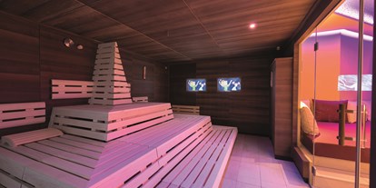 Wellnessurlaub - Finnische Sauna - Kössen - Familiensauna mit zwei Bildschirmen - Hotel Seehof