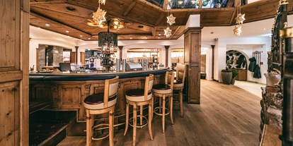 Wellnessurlaub - Restaurant - Vorarlberg - Bar der Arlberg Lounge - Wellnesshotel Warther Hof