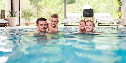 Wellnessurlaub - Pools: Innenpool - Seeboden - Familien Wellness Urlaub in den Kärntner Nockbergen - Hotel GUT Trattlerhof & Chalets****