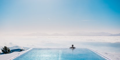 Wellnessurlaub - Lomi Lomi Nui - Klagenfurt - 25 Meter langer Unendlichpool - Feuerberg Mountain Resort