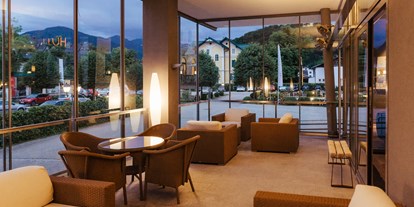 Wellnessurlaub - Lymphdrainagen Massage - Fuschl am See - Hotelbar - Villa Seilern Vital Resort