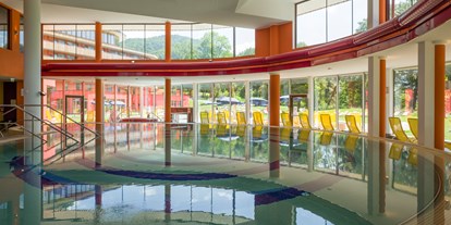 Wellnessurlaub - Gesichtsbehandlungen - Bad Aussee - Indoor Pool - Vivea Gesundheitshotel Bad Goisern