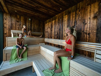 Wellnessurlaub - Babysitterservice - Familien Dress On Sauna - Good Life Resort Riederalm
