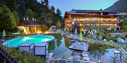 Wellnessurlaub - Whirlpool - Matrei in Osttirol - Simmer Hotelansicht - Gartenhotel Theresia****S - das "grüne", authentische Hotel.