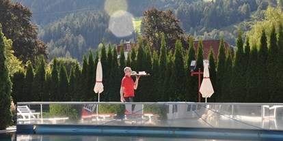 Wellnessurlaub - Hotel-Schwerpunkt: Wellness & Skifahren - Flattach - Außenpool - Impuls Hotel Tirol