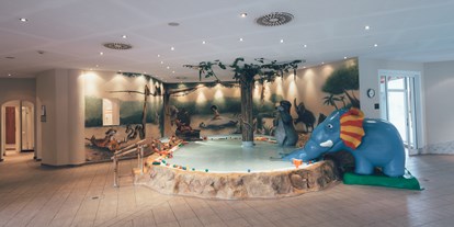 Wellnessurlaub - Ayurveda Massage - Salzburg - Kinderbecken - POST Family Resort