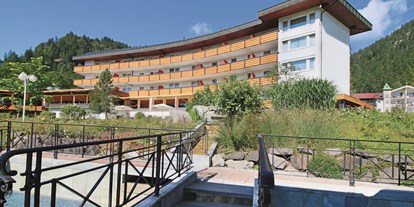 Wellnessurlaub - Aromamassage - Reuthe - Außenansicht Alpenhotel Oberstdorf - Alpenhotel Oberstdorf