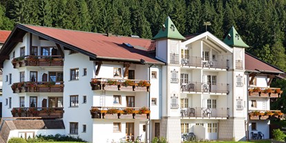 Wellnessurlaub - Langschläferfrühstück - Oberstdorf - Außenansicht Haus Alpenblick - Alpenhotel Oberstdorf