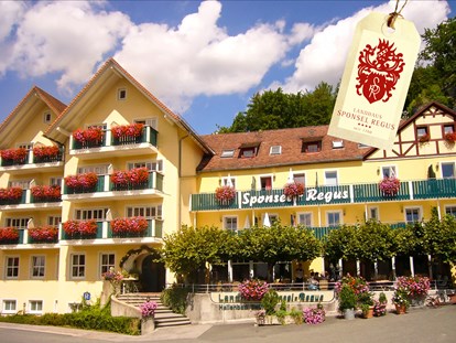 Wellnessurlaub - Hotel-Schwerpunkt: Wellness & Wandern - Bayern - Herzlich willkommen in Ihrem Wellnesshotel Sponsel-Regus - Landhaus Sponsel-Regus