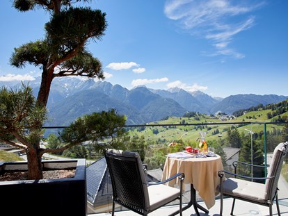 Wellnessurlaub - Pools: Infinity Pool - Sonnenterrasse am Dach - Hotel Tirol