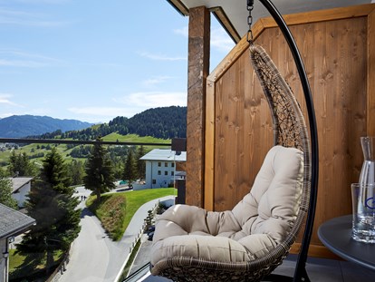 Wellnessurlaub - Pools: Infinity Pool - Ladis - Zimmer mit Balkon  - Hotel Tirol