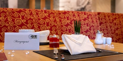 Wellnessurlaub - Hotel-Schwerpunkt: Wellness & Romantik - Oberinntal - Frühstückstisch - mein romantisches Hotel Garni Toalstock