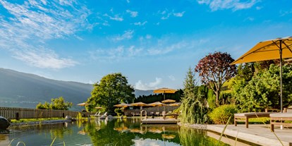 Wellnessurlaub - Lymphdrainagen Massage - Seefeld in Tirol - Liegewiese mit Garten - Jerzner Hof