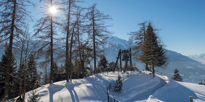 Wellnessurlaub - Umgebungsschwerpunkt: Berg - Ladis - Die Friedensglocke im Alpenraum - bei uns im Garten - läutet täglich für den Frieden in den Alpenländern - Inntalerhof - DAS Panoramahotel