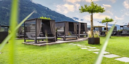 Wellnessurlaub - Lomi Lomi Nui - Oberndorf in Tirol - Day Beds - Sport- und Wellnesshotel Held****s