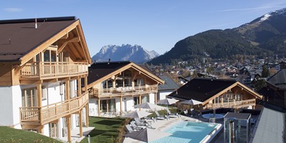 Wellnessurlaub - Hotel-Schwerpunkt: Wellness & Skifahren - Seefeld in Tirol - Außenpool - Mountains Hotel