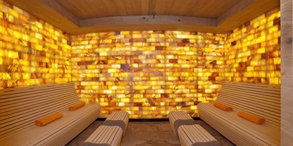 Wellnessurlaub - Honigmassage - Ellmau - Himalaya-Salzsauna im Verwöhnhotel Kristall - Verwöhnhotel Kristall - Wellnesshotel für Erwachsene am Achensee