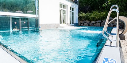 Wellnessurlaub - Hotel-Schwerpunkt: Wellness & Familie - Reit im Winkl - Pool - Außenbecken - Landhotel Schermer