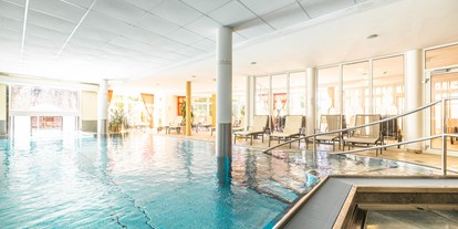 Wellnessurlaub - Hotel-Schwerpunkt: Wellness & Beauty - Königsleiten - Pool - Innenbecken - Landhotel Schermer