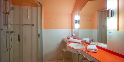 Wellnessurlaub - Gesichtsbehandlungen - Königsleiten - Badezimmer - Vivea Gesundheitshotel Bad Häring
