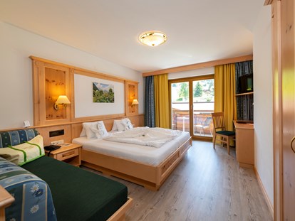 Wellnessurlaub - Kräuterbad - Oberaudorf - Zimmer Bergblick 25 m² zum Süden - Wellness & Familienhotel Kitzspitz