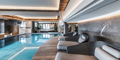 Wellnessurlaub - Pools: Infinity Pool - Mals im Vinschgau - Wellness Hotel Cervosa*****