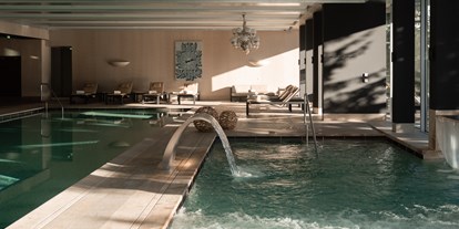 Wellnessurlaub - Lymphdrainagen Massage - St. Moritz - Spa Innenpool - Carlton Hotel