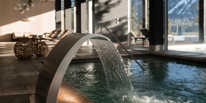 Wellnessurlaub - Akupunktmassage - St. Moritz - Spa Innenpool - Carlton Hotel