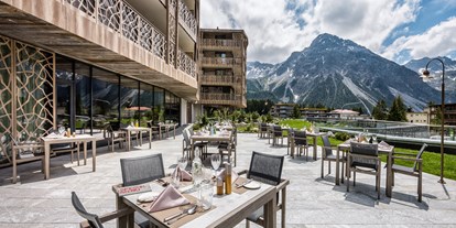Wellnessurlaub - Hotel-Schwerpunkt: Wellness & Natur - Davos Platz - Sonnenterrasse - Valsana Hotel Arosa