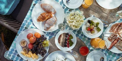 Wellnessurlaub - Hotel-Schwerpunkt: Wellness & Kulinarik - Villanders - Schlemmer-Frühstück im Freien. - La Maiena Meran Resort