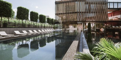 Wellnessurlaub - Pools: Infinity Pool - Saltaus - Lindenhof Pure Luxury & Spa DolceVita Resort