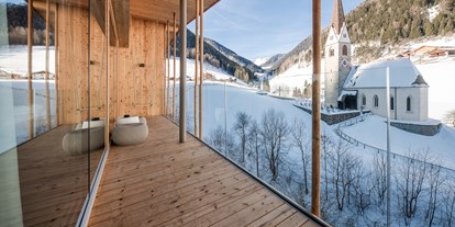 Wellnessurlaub - Hotelbar - Eisacktal - Panoramasuite - Zimmeraussicht - Winter - Naturhotel Rainer