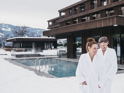 Wellnessurlaub - Fußreflexzonenmassage - Südtirol  - Beheizter Außenpool mit Whirlpool - Hotel Rudolf