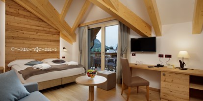 Wellnessurlaub - Hotel-Schwerpunkt: Wellness & Beauty - Montagna - superior deluxe room - TEVINI - Dolomites Charming Hotel