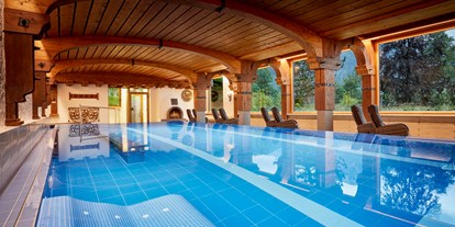 Wellnessurlaub - Pools: Infinity Pool - Damüls - Unser Infinity-Innenpool mit Blick in die Berge. - Hotel Prinz-Luitpold-Bad