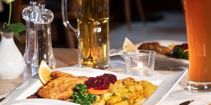 Wellnessurlaub - Honigmassage - Bad Birnbach - Schnitzel Wiener Art mit Bratkartoffeln - Hotel Quellenhof