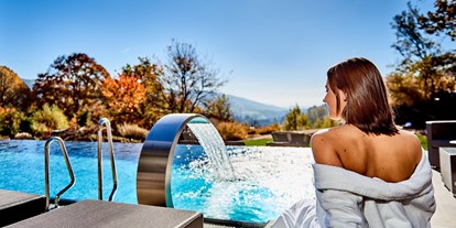 Wellnessurlaub - Pools: Infinity Pool - Ostbayern - Ganzjährig beheizter Infinity-Außenpool - Hotel Reinerhof ****