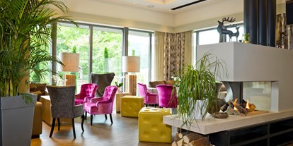 Wellnessurlaub - Maniküre/Pediküre - Lindberg - Lounge mit Hotelbar und Panoramafenster  - Hotel Reinerhof ****