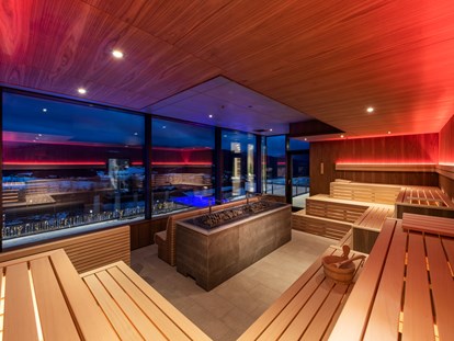 Wellnessurlaub - Pools: Infinity Pool - Panoram Event Sauna - Hotel Sonnenhof