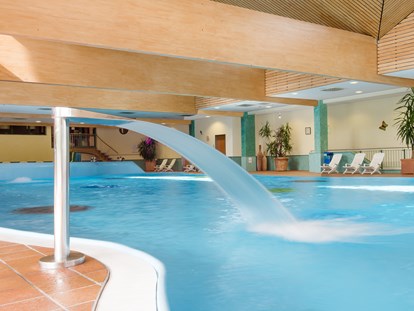 Wellnessurlaub - Pools: Außenpool beheizt - Bayern - Innenbecken - Hotel Sonnenhügel Familotel Rhön