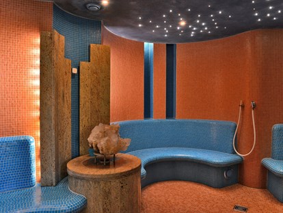 Wellnessurlaub - Rücken-Nacken-Massage - Dampfbad in der Saunalandschaft - Hotel Sonnenhügel Familotel Rhön