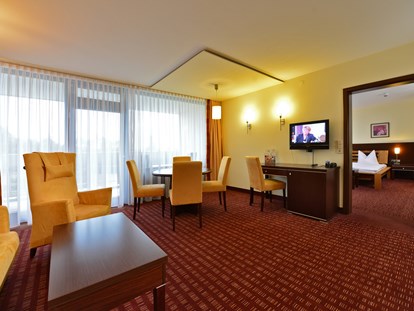Wellnessurlaub - Hotelbar - Suite im Haupthaus Haus 1 (ca. 70 qm), buchbar für 1 oder 2 Erwachsene, Kinder auf Anfrage - Hotel Sonnenhügel Familotel Rhön