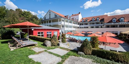 Wellnessurlaub - Biosauna - Untergriesbach (Landkreis Passau) - St. Wolfgang Garten und Liegewiese - Hotel St. Wolfgang*****