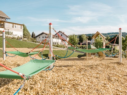 Wellnessurlaub - Dampfbad - Sankt Englmar - Outdoor-Spielbereich Kinder  - Hotel Zum Kramerwirt
